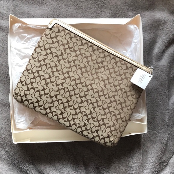 Designer Coach - Picture 1 of 2